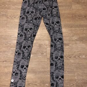 Black and Gray Skull Patterned Women's Leggings